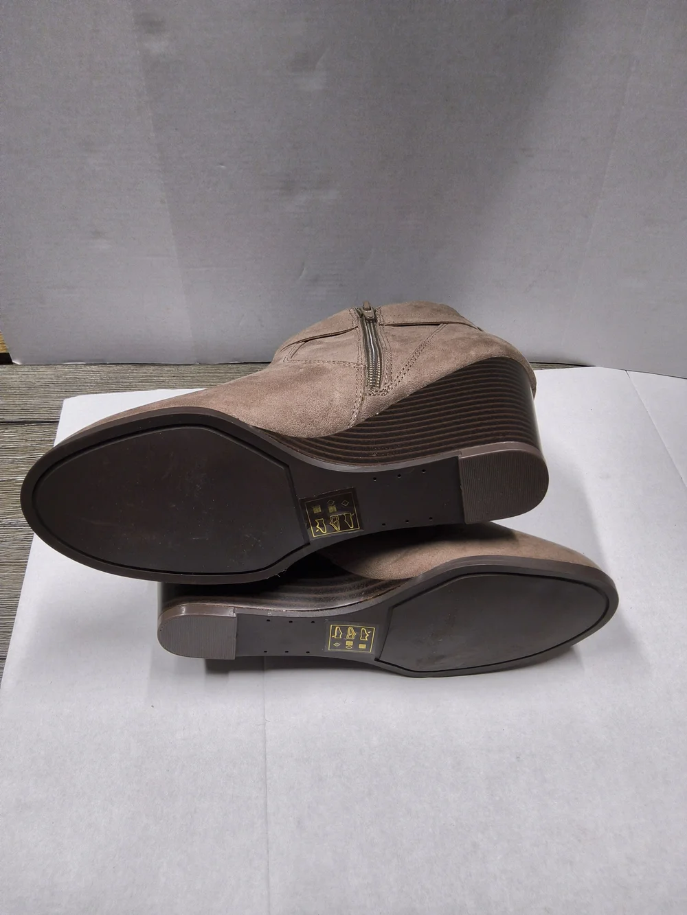 NWOT Size 8.5 Women's Taupe Suede Wedged Ankle Boots with Side Zip